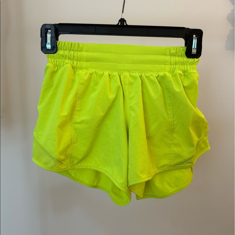 lululemon Hotty Hot Low-Rise Lined Short 2.5", size 2